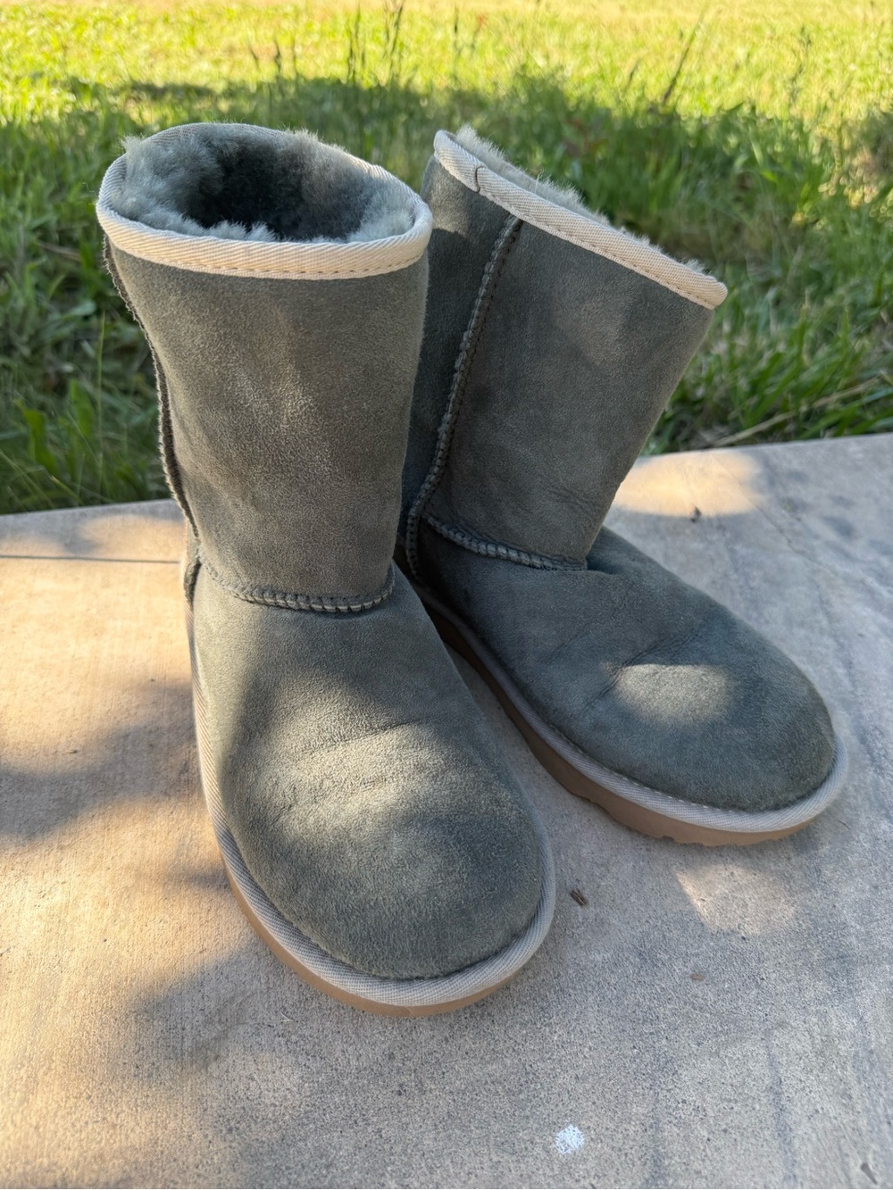 Ugg short boots Kids Gray Suede Shearling Boots - Cozy